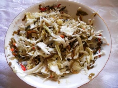 Салат из белокочанной и морской капусты